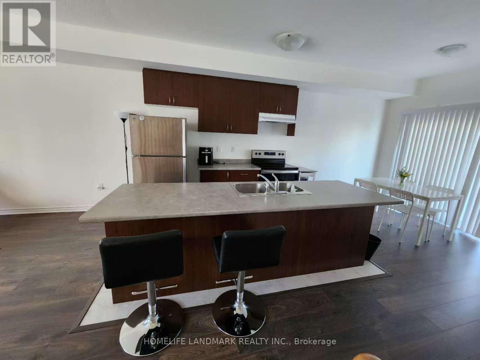 49 Shelburne Avenue, Wasaga Beach, Ontario  L9Z 0J4 - Photo 5 - S12707630