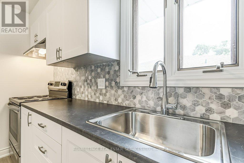 Main Flr - 1196 Grange Road, Oakville, Ontario  L6H 1P7 - Photo 11 - W12707628