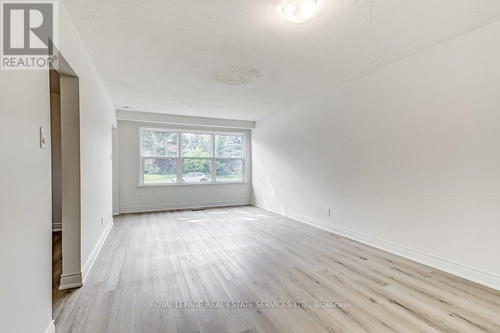 Main Flr - 1196 Grange Road, Oakville, Ontario  L6H 1P7 - Photo 17 - W12707628