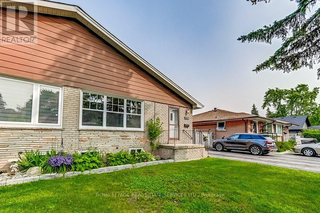 Main Flr - 1196 Grange Road, Oakville, Ontario  L6H 1P7 - Photo 4 - W12707628