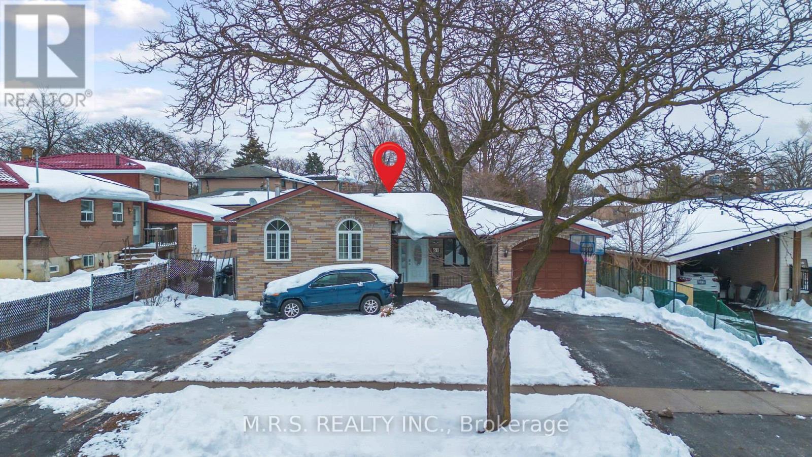 61 BLOOMINGTON CRESCENT, Toronto, Ontario