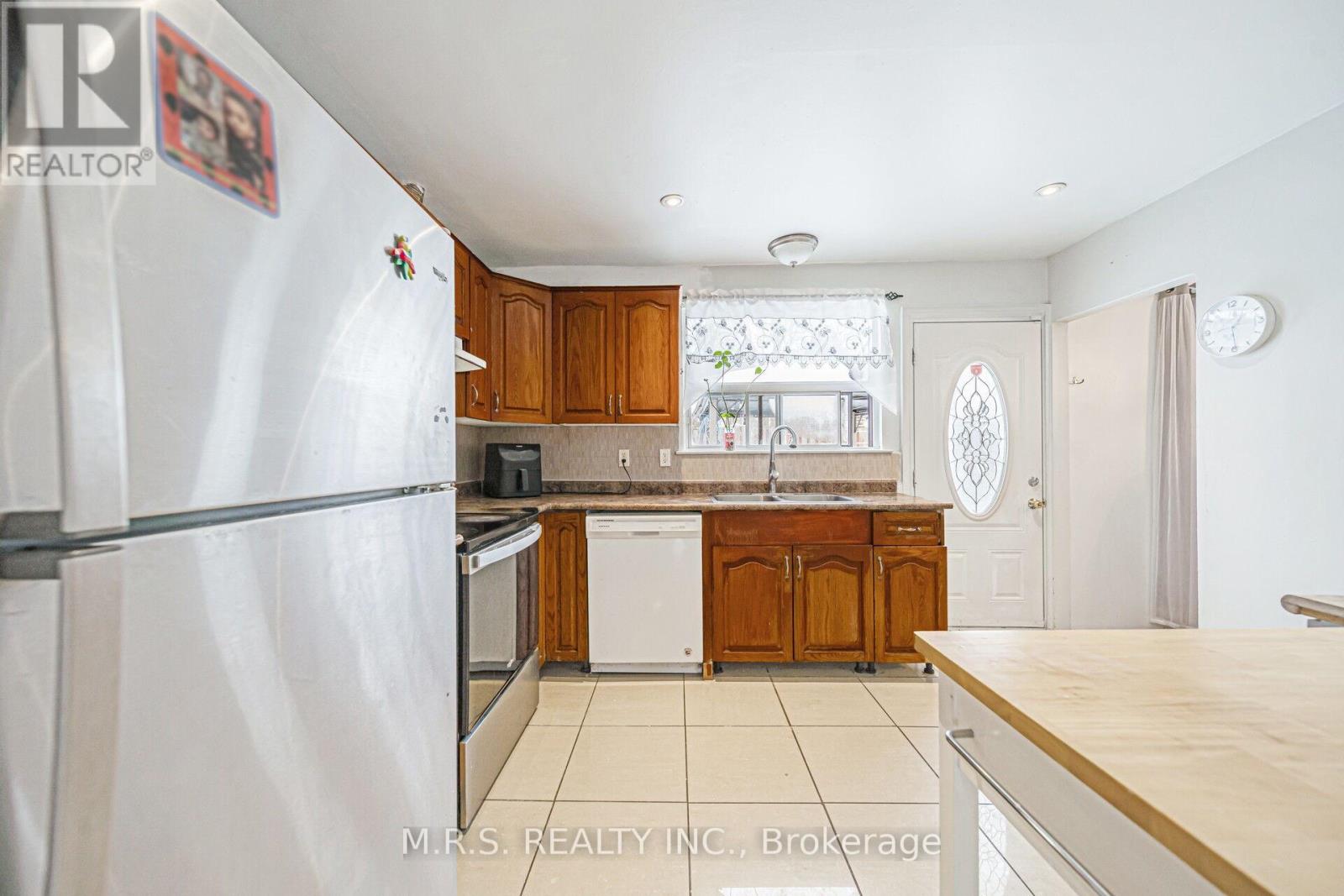61 Bloomington Crescent, Toronto, Ontario  M3N 1R2 - Photo 22 - W12707638