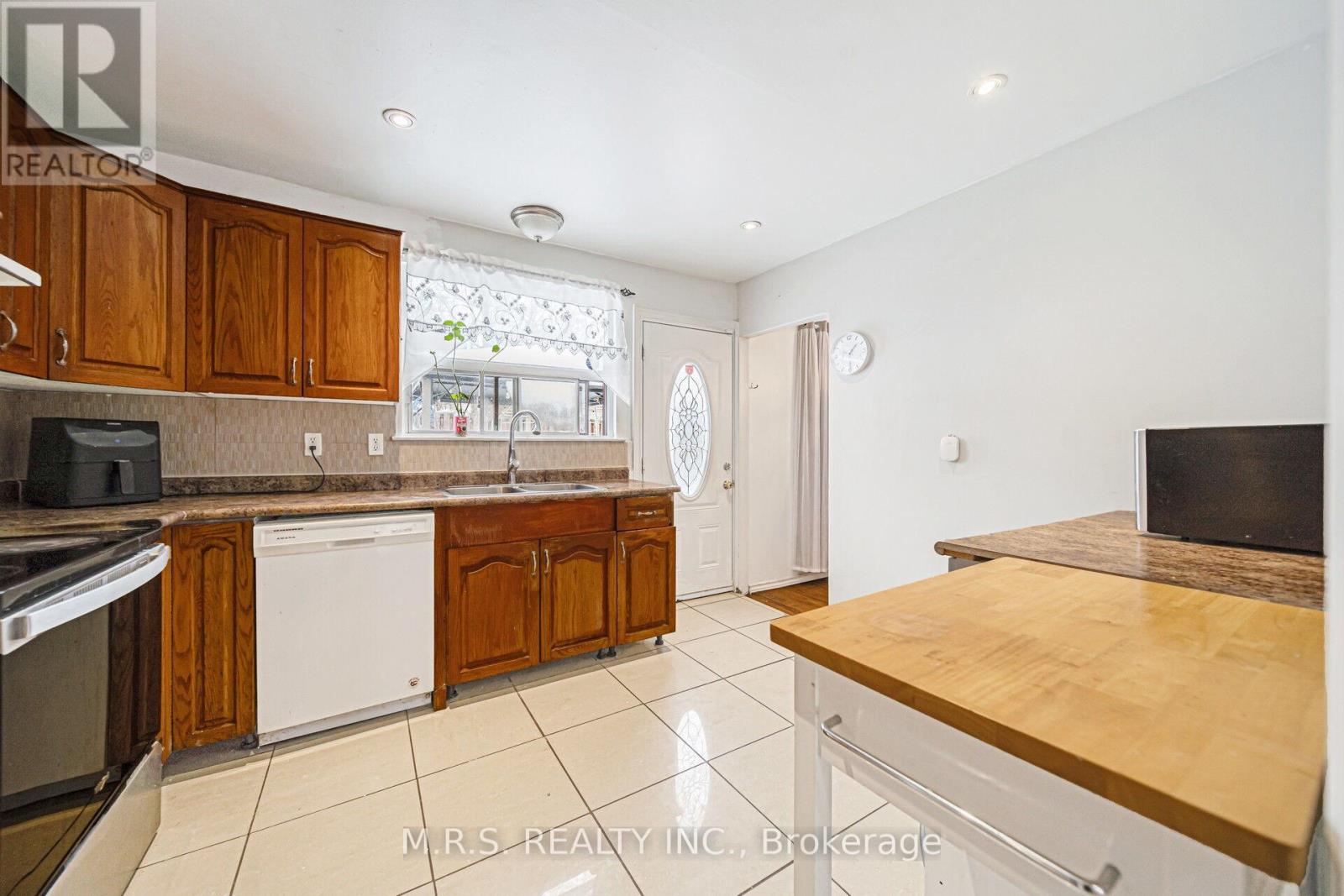 61 Bloomington Crescent, Toronto, Ontario  M3N 1R2 - Photo 23 - W12707638