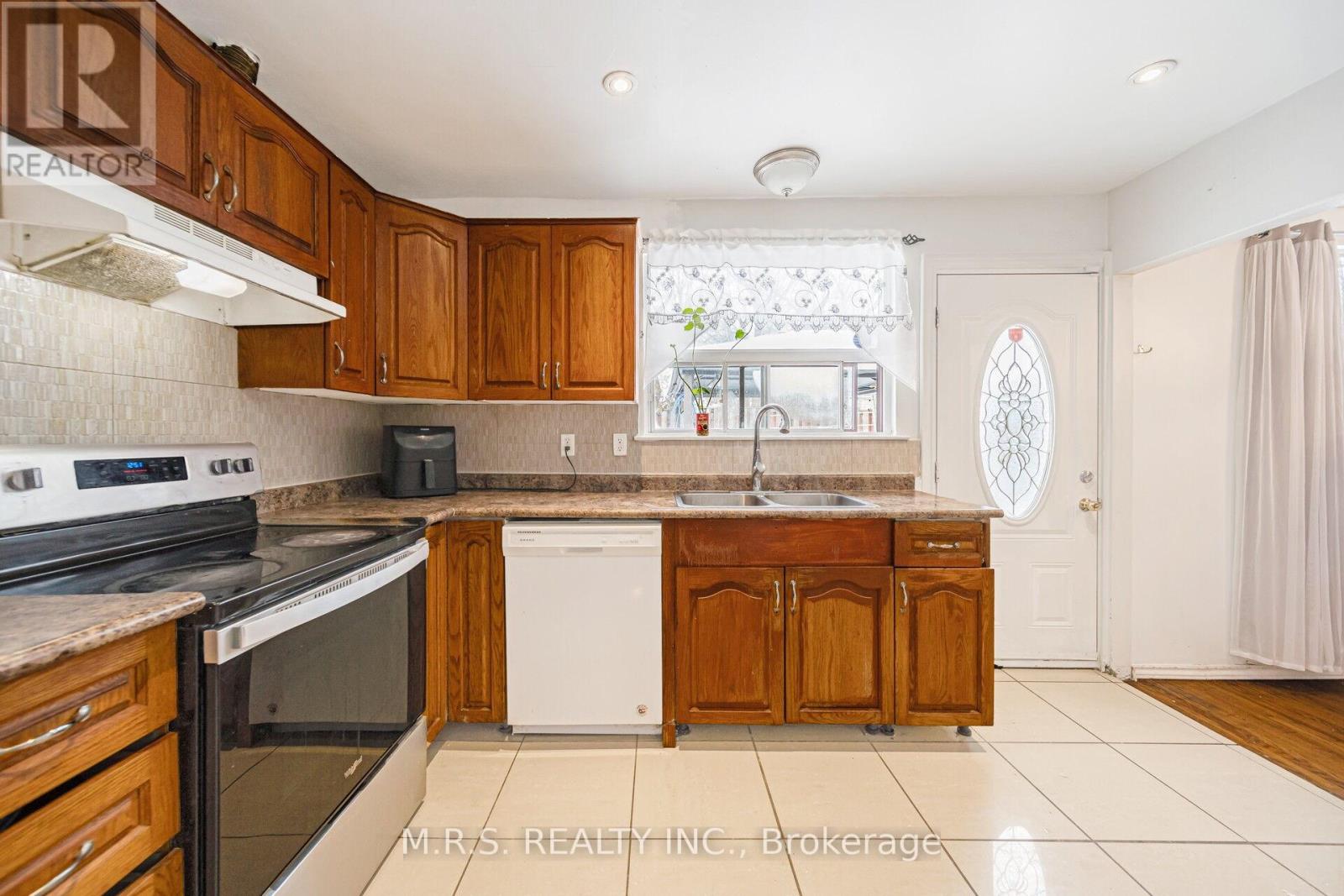 61 Bloomington Crescent, Toronto, Ontario  M3N 1R2 - Photo 24 - W12707638