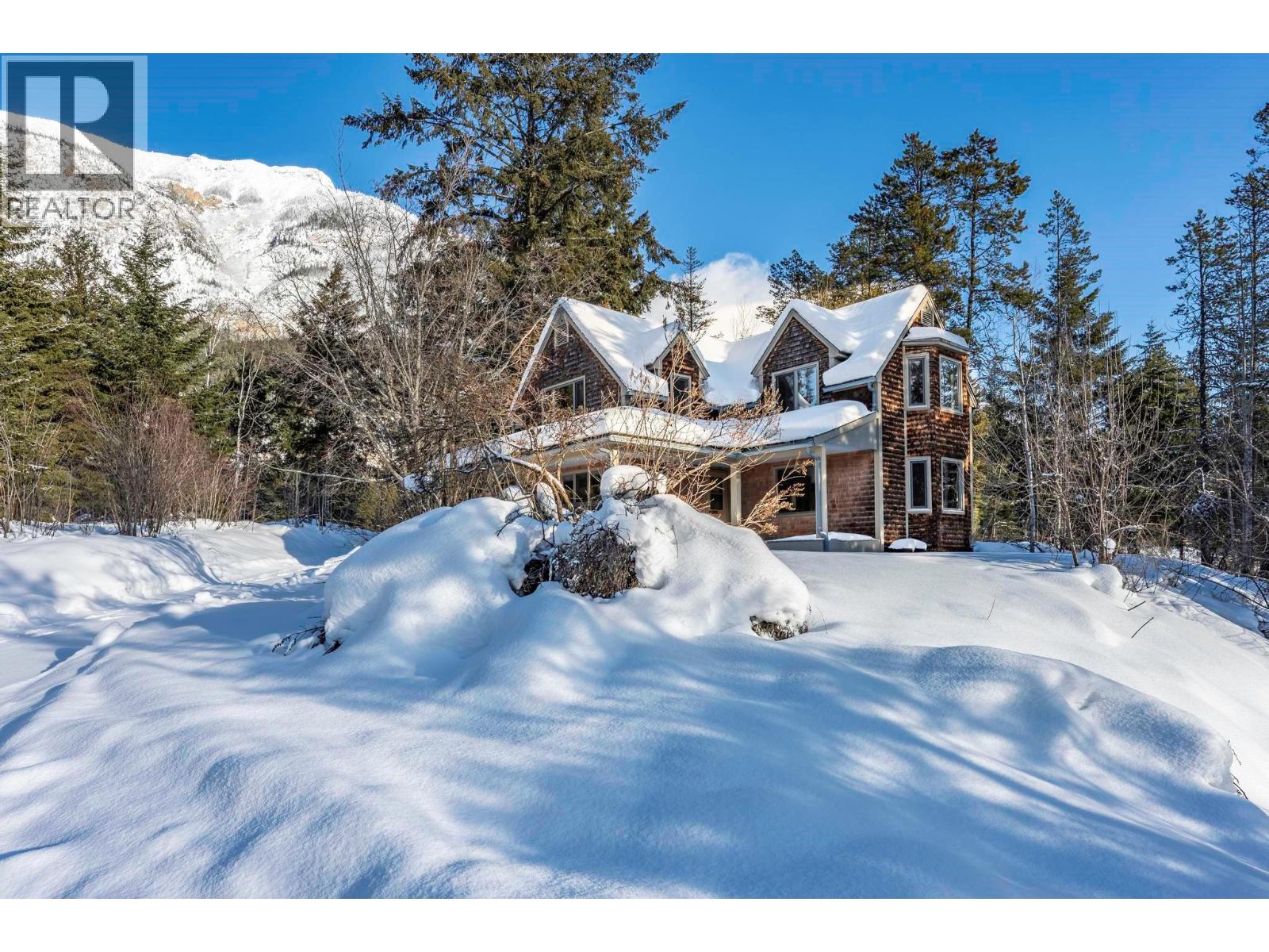 1615 Campbell Road, Golden, British Columbia  V0A 1H7 - Photo 3 - 10372773