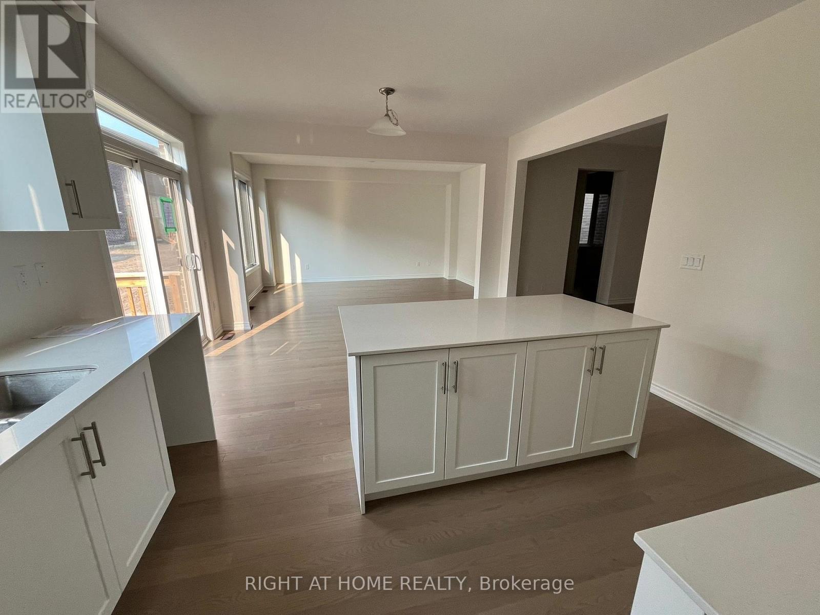 13 Gemini Drive, Barrie, Ontario  L9J 0H6 - Photo 7 - S12707654