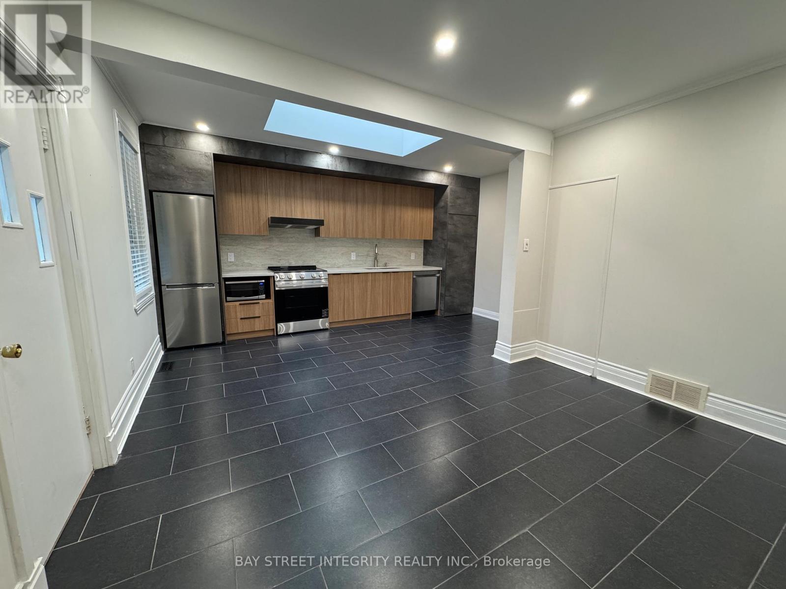 244 King Edward Avenue, Toronto, Ontario  M4C 5K1 - Photo 2 - E12651300