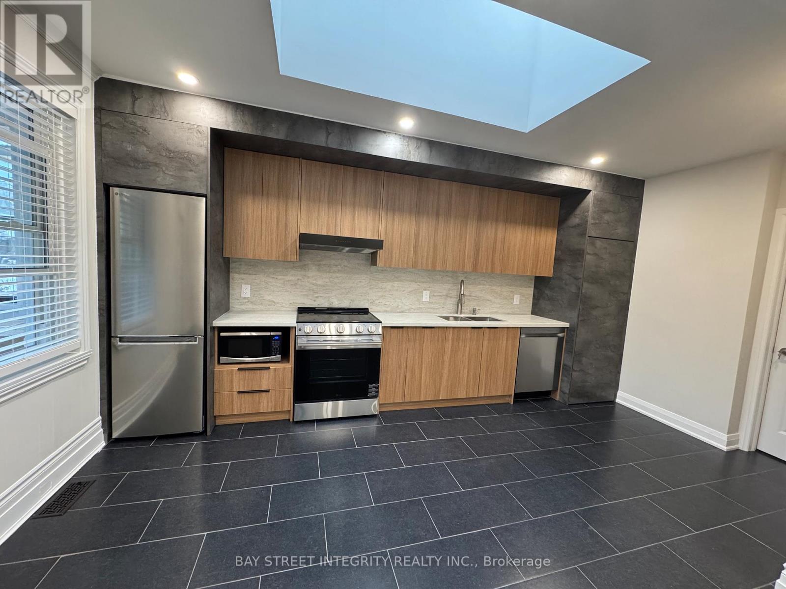 244 King Edward Avenue, Toronto, Ontario  M4C 5K1 - Photo 9 - E12651300