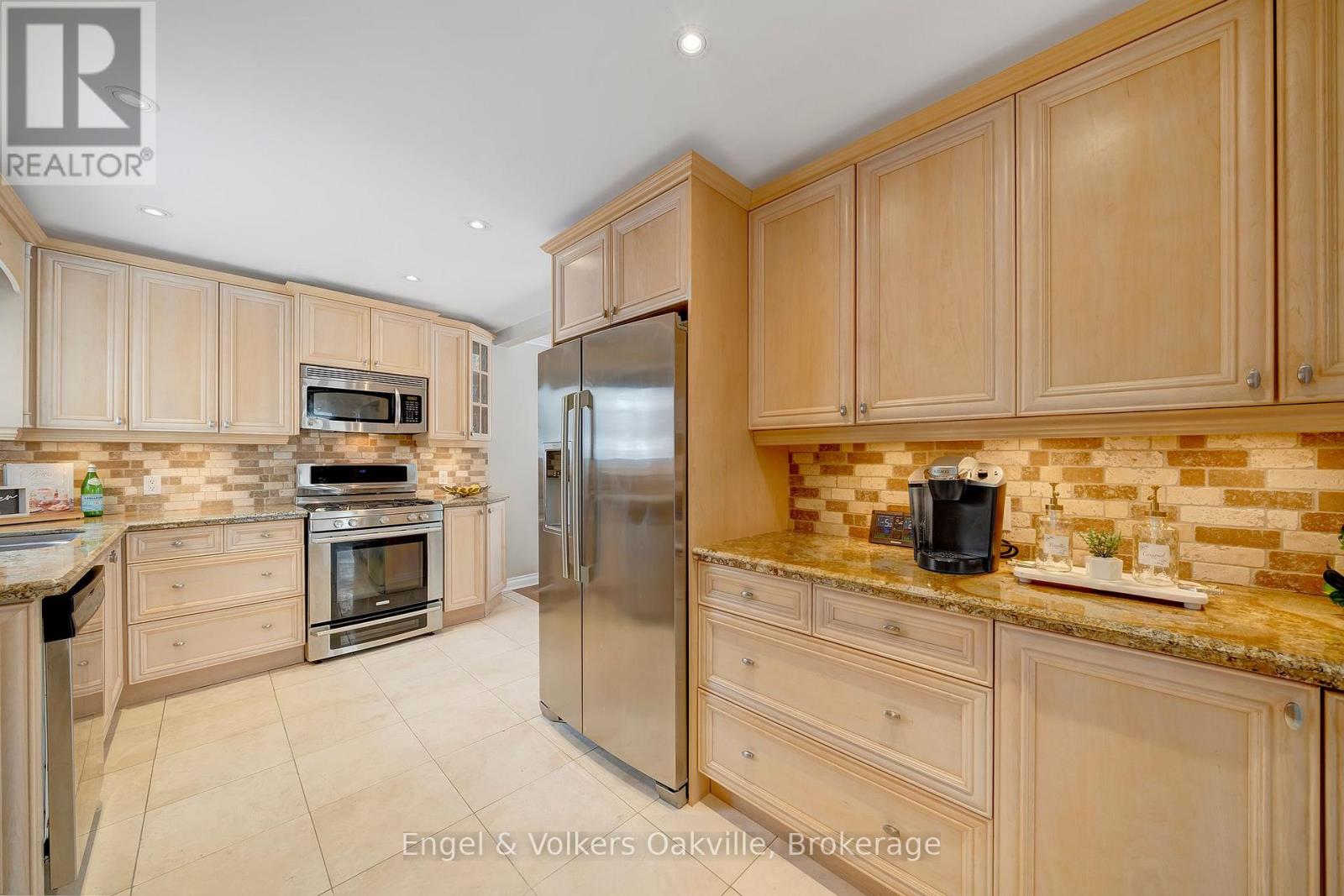 1250 Tavistock Drive, Burlington, Ontario  L7P 2N5 - Photo 11 - W12707724