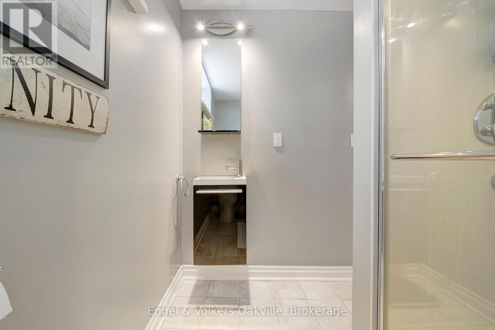 1250 Tavistock Drive, Burlington, Ontario  L7P 2N5 - Photo 29 - W12707724