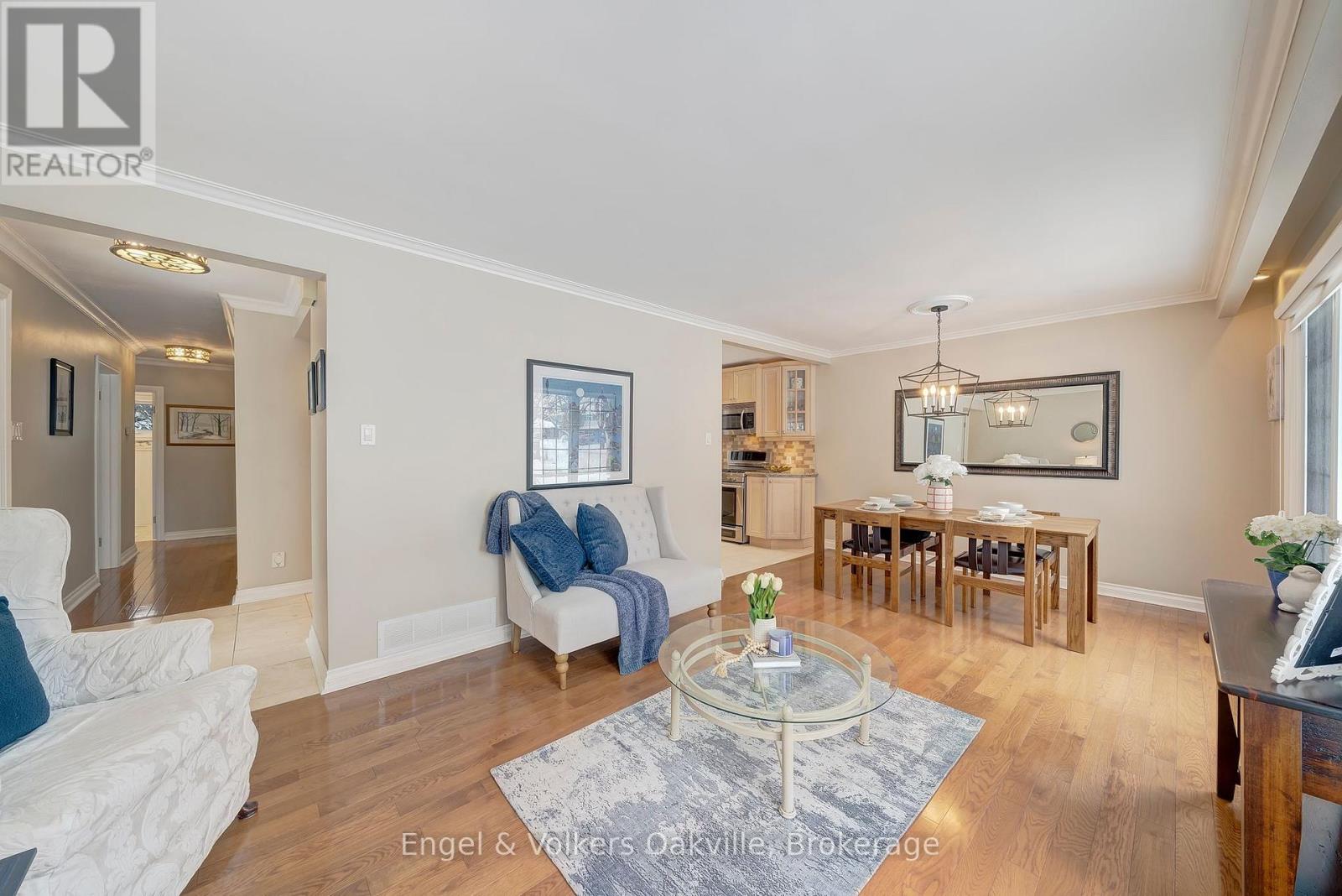 1250 Tavistock Drive, Burlington, Ontario  L7P 2N5 - Photo 6 - W12707724