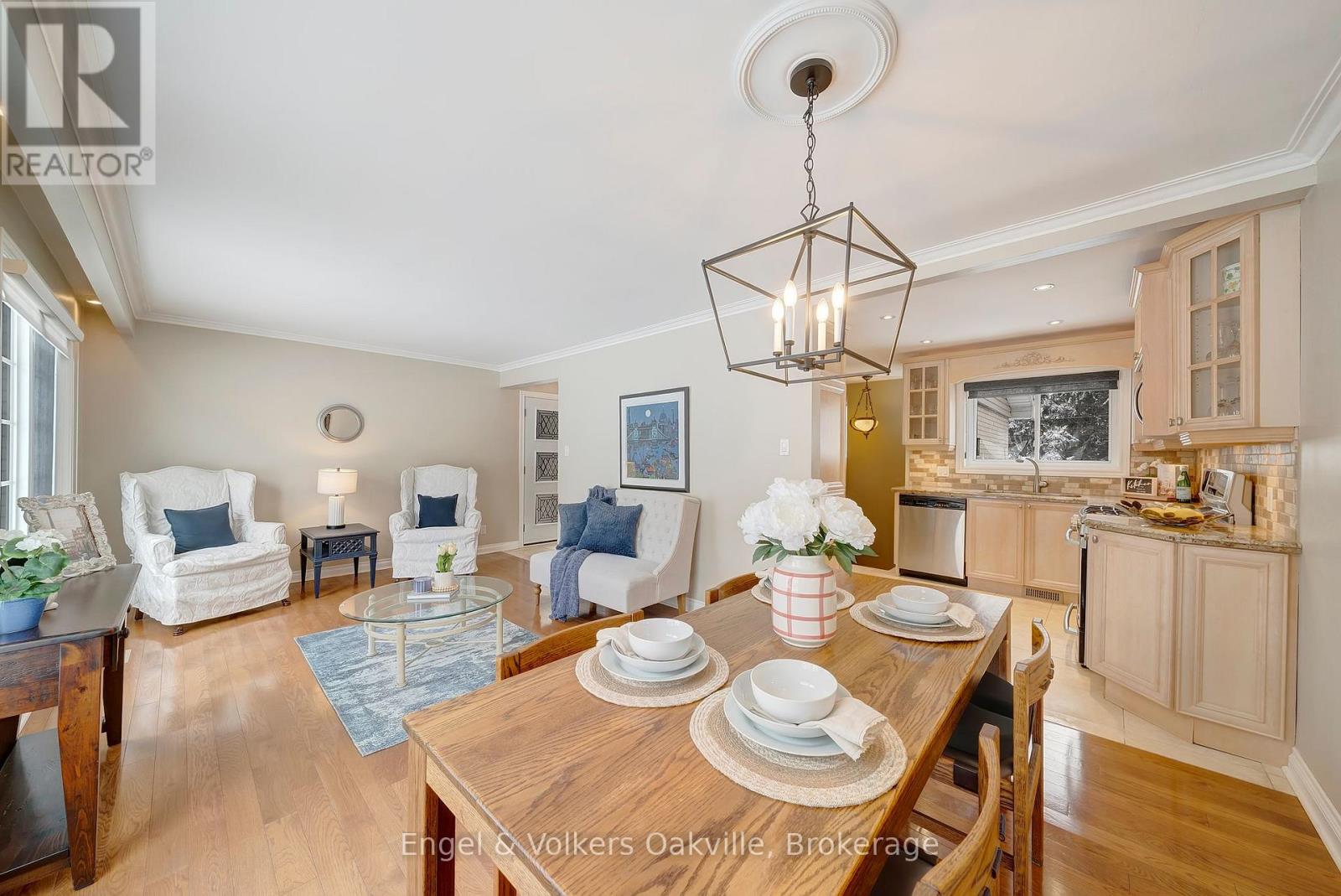 1250 Tavistock Drive, Burlington, Ontario  L7P 2N5 - Photo 9 - W12707724