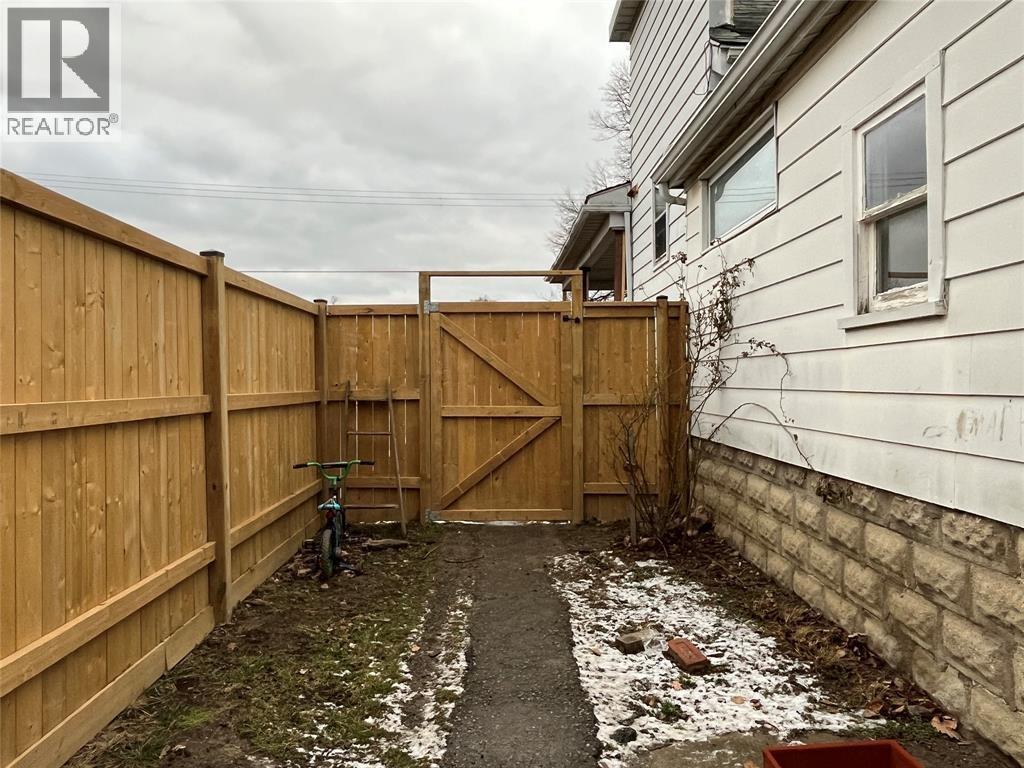 305 St Clair Street, Chatham, Ontario  N7L 3J8 - Photo 18 - 26000042