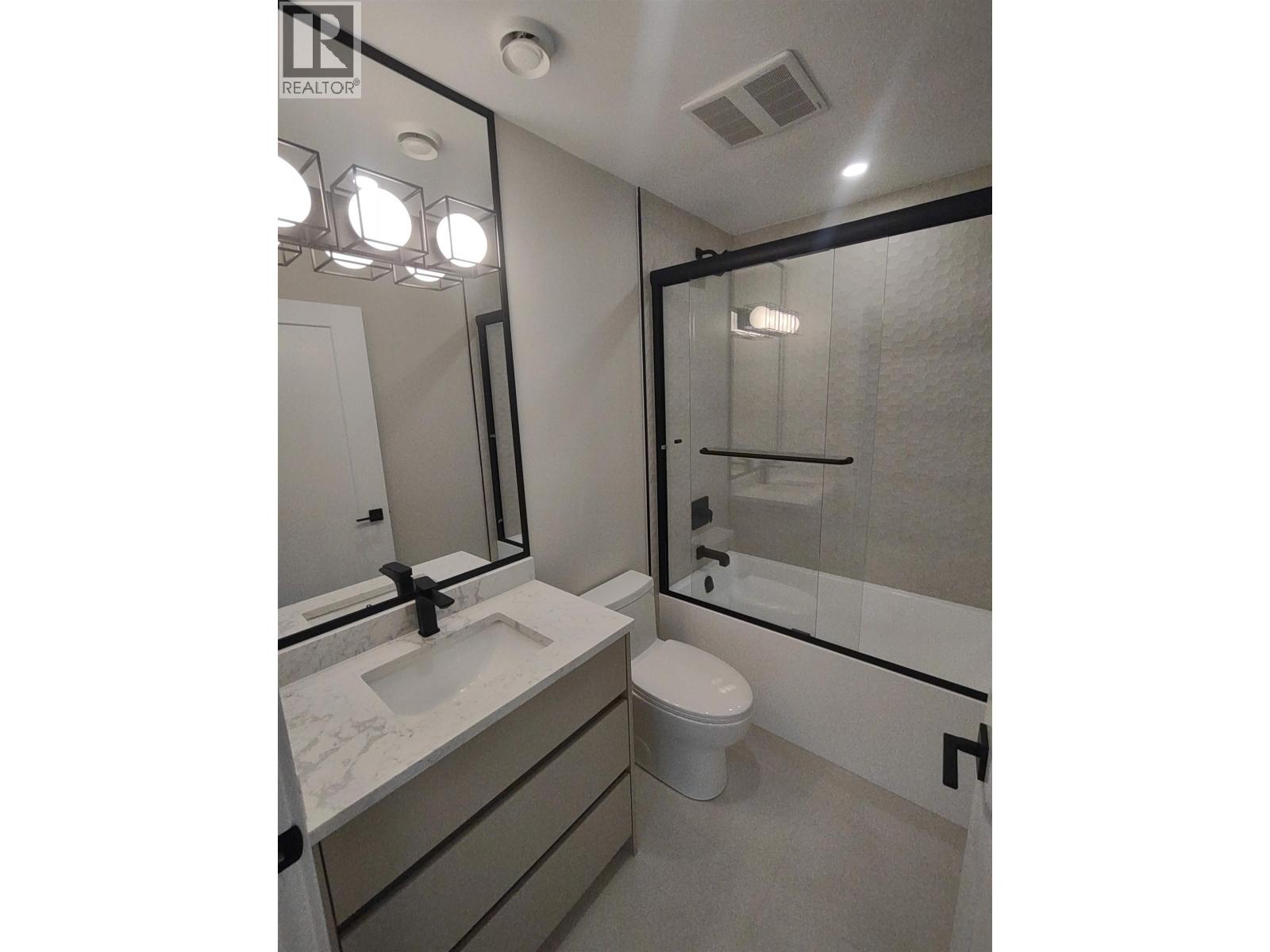 Listing Picture 20 of 24 : 2 1706 W 68 AVENUE, Vancouver / 溫哥華 - 魯藝地產 Yvonne Lu Group - MLS Medallion Club Member