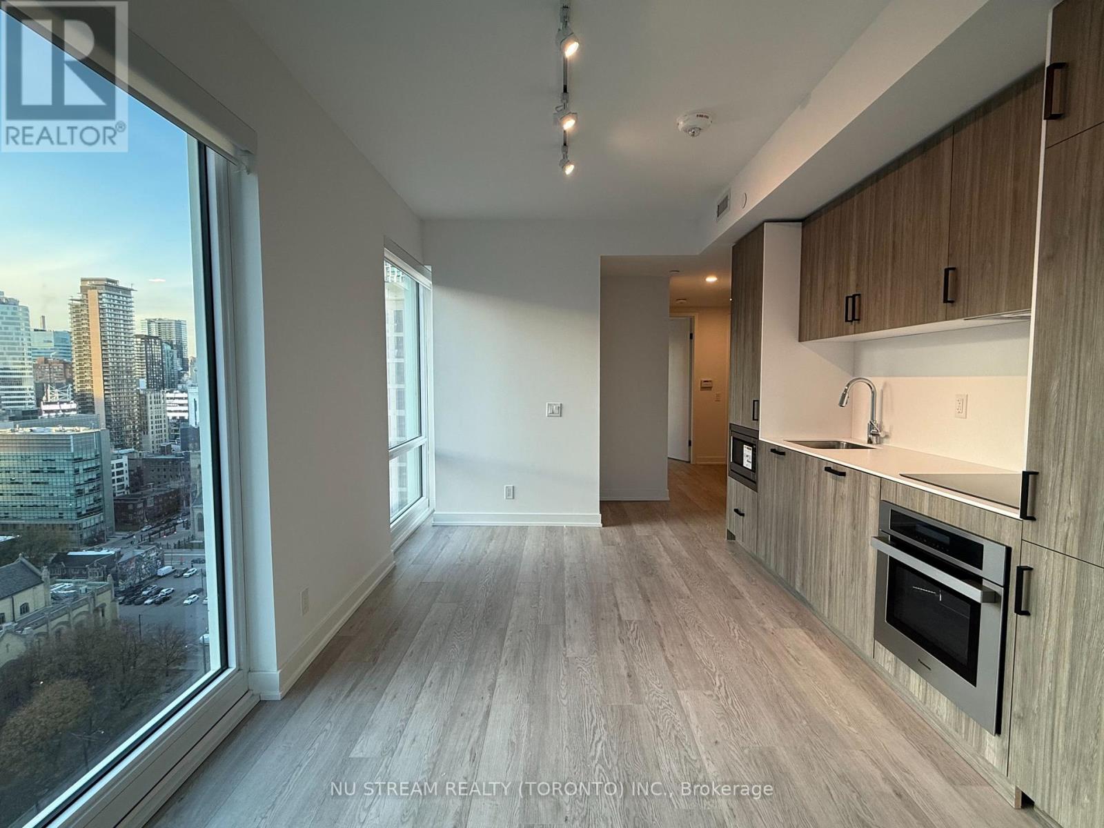 2210 - 88 Queen Street E, Toronto, Ontario  M5C 0B6 - Photo 4 - C12707680