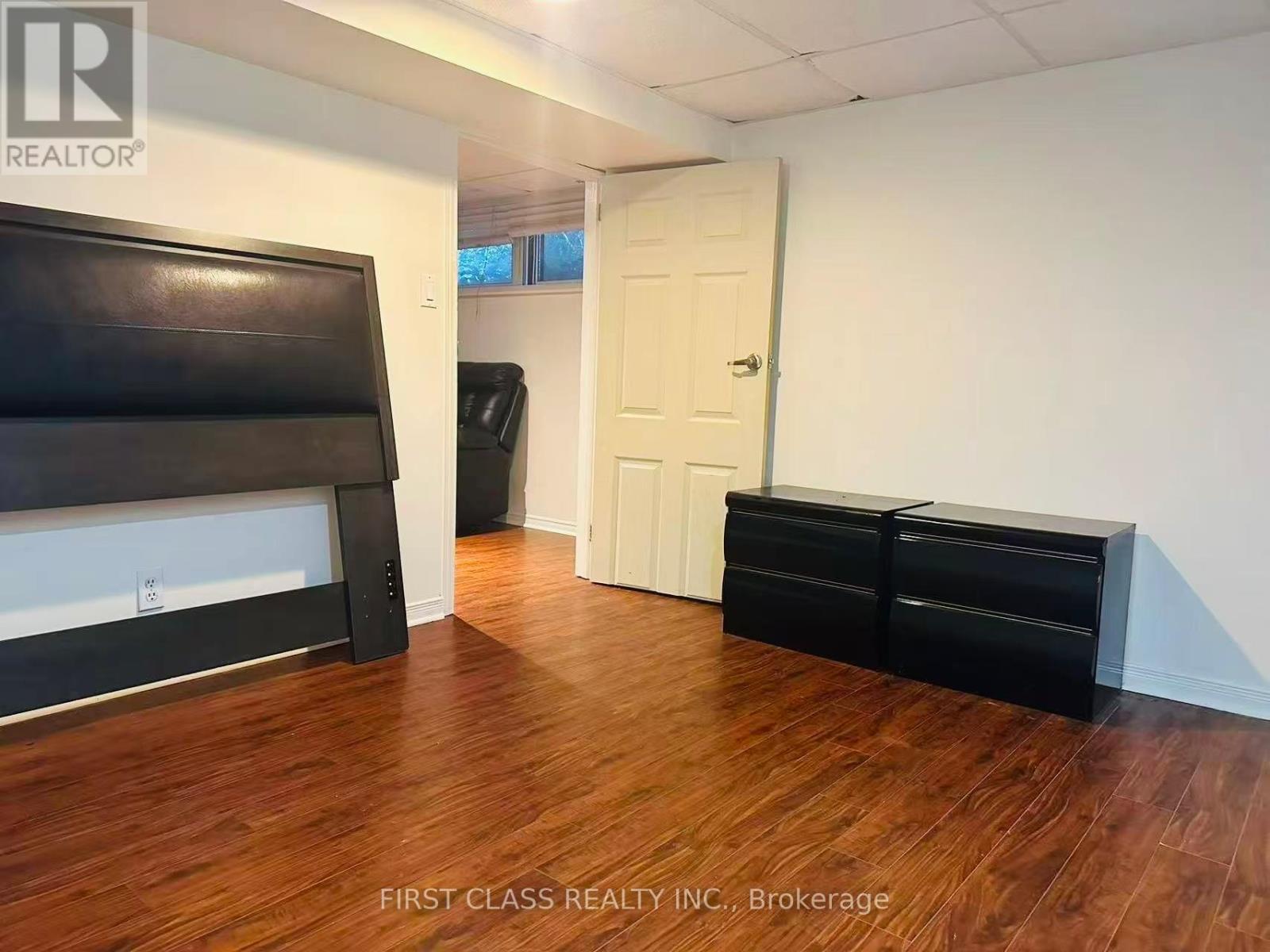 28 Collins Crescent, Aurora, Ontario  L4G 2W2 - Photo 11 - N12707712