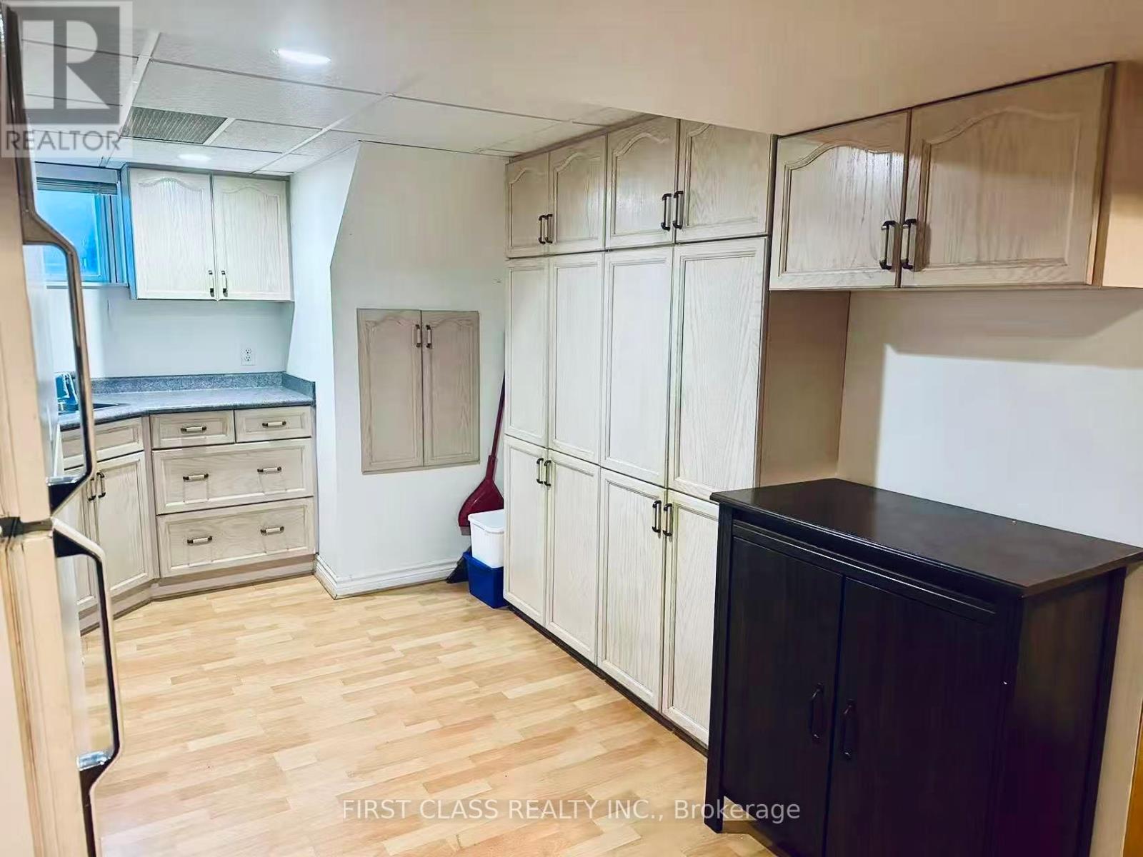 28 Collins Crescent, Aurora, Ontario  L4G 2W2 - Photo 3 - N12707712