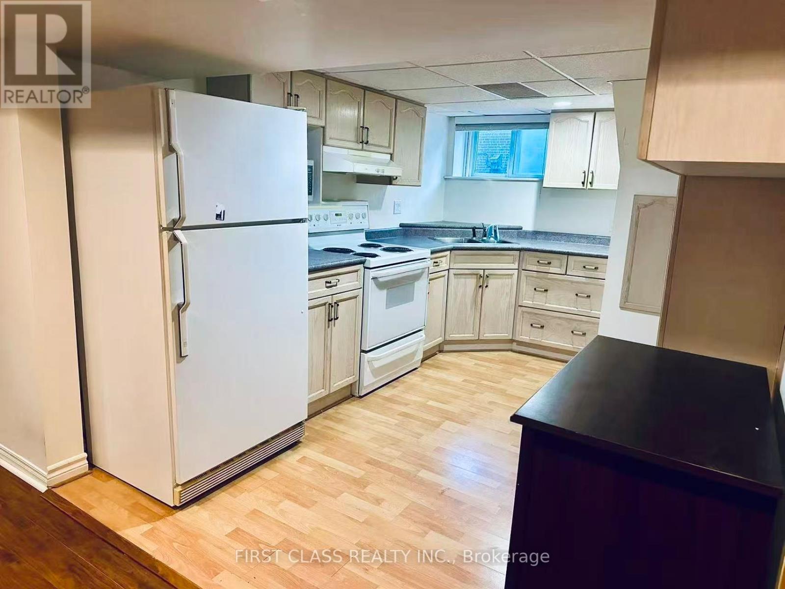 28 Collins Crescent, Aurora, Ontario  L4G 2W2 - Photo 4 - N12707712