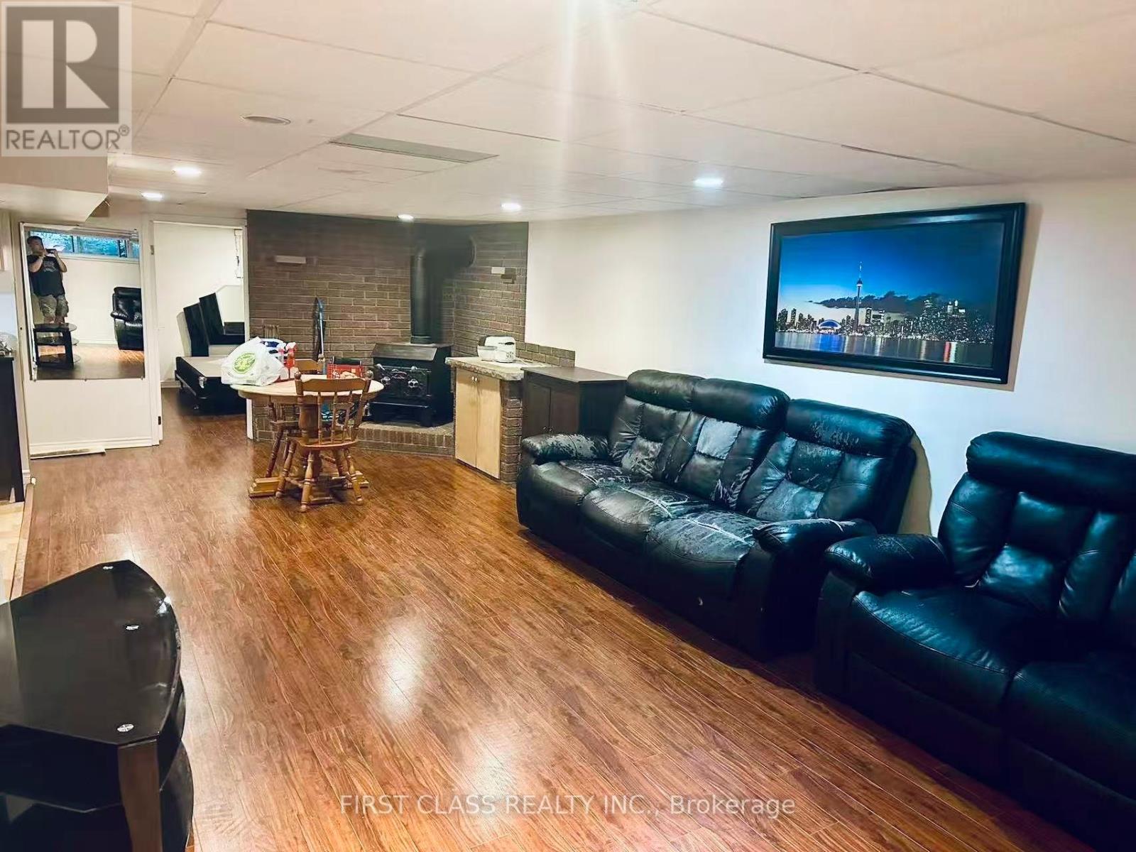 28 Collins Crescent, Aurora, Ontario  L4G 2W2 - Photo 5 - N12707712