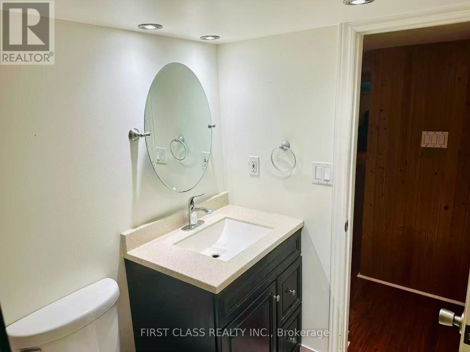 28 Collins Crescent, Aurora, Ontario  L4G 2W2 - Photo 7 - N12707712