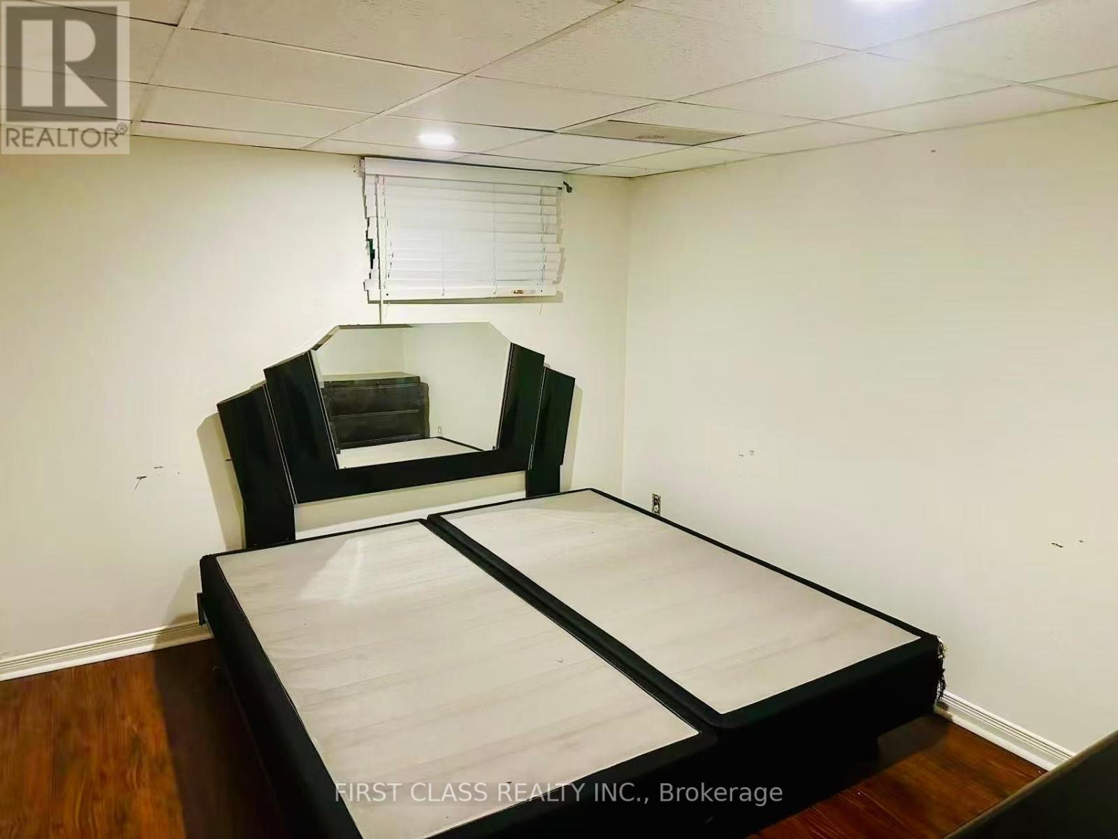 28 Collins Crescent, Aurora, Ontario  L4G 2W2 - Photo 9 - N12707712