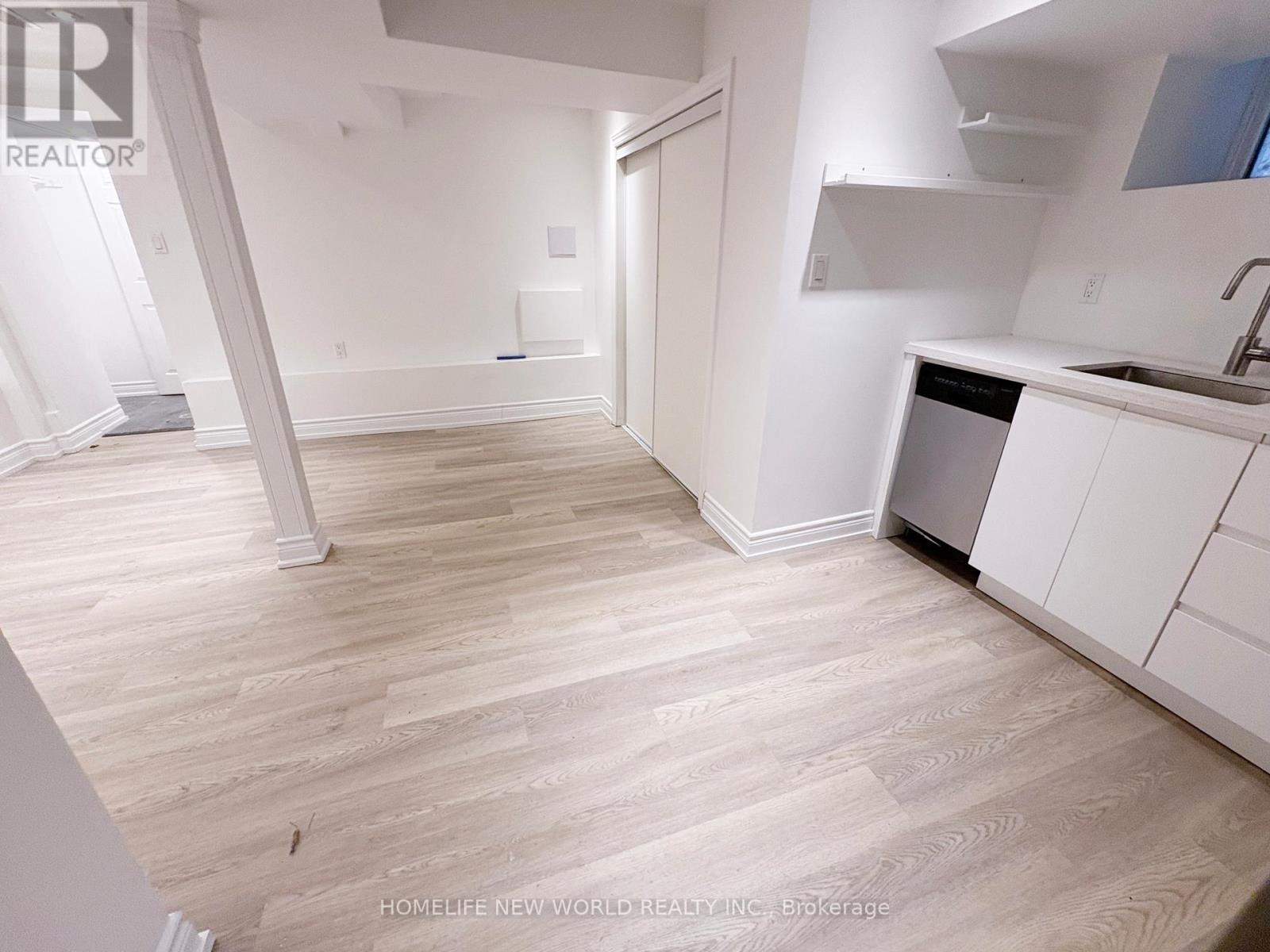 Lower - 679 Gladstone Avenue, Toronto, Ontario  M6H 3J5 - Photo 4 - W12707690