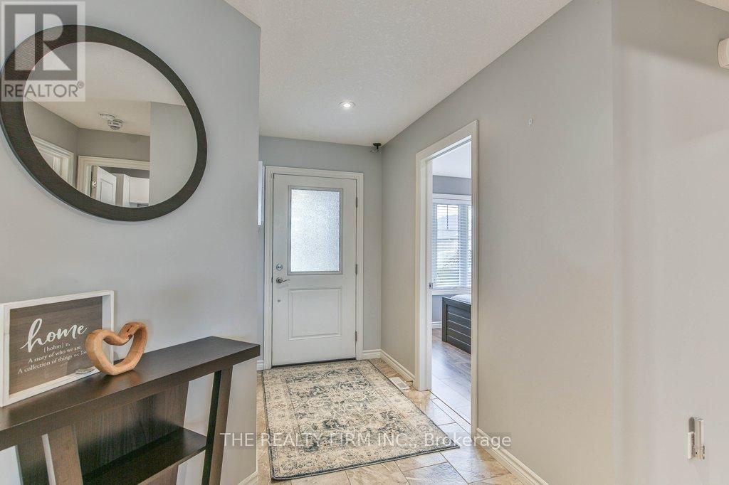 92 Westlake Drive, St. Thomas, Ontario  N5P 0B7 - Photo 3 - X12707746