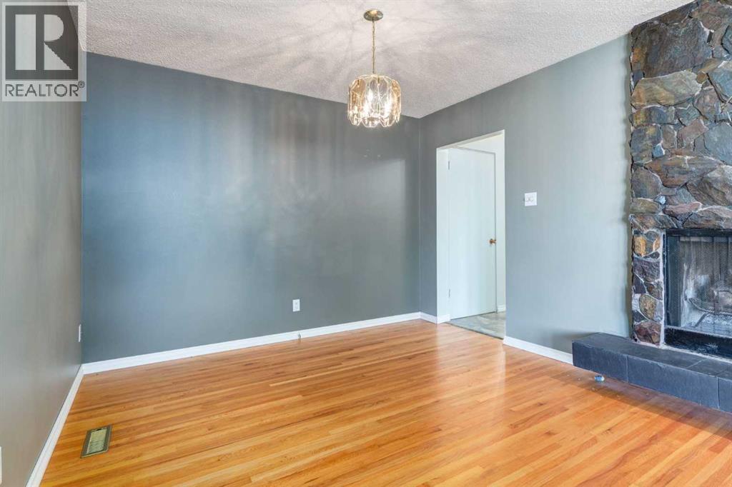 244 Maple Court Crescent Se, Calgary, Alberta  T2J 1V7 - Photo 7 - A2262442