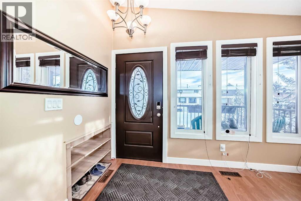 19 Mchugh Place Ne, Calgary, Alberta  T2E 7R4 - Photo 4 - A2275242