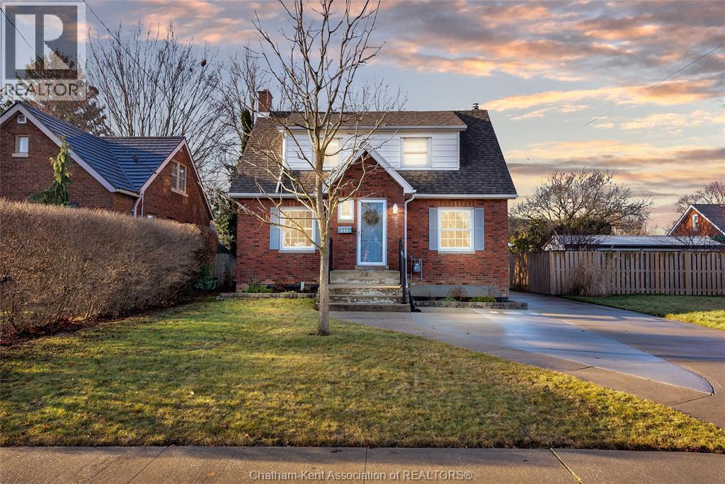 MLS# 26001348: 112 Arnold STREET, Chatham, Canada