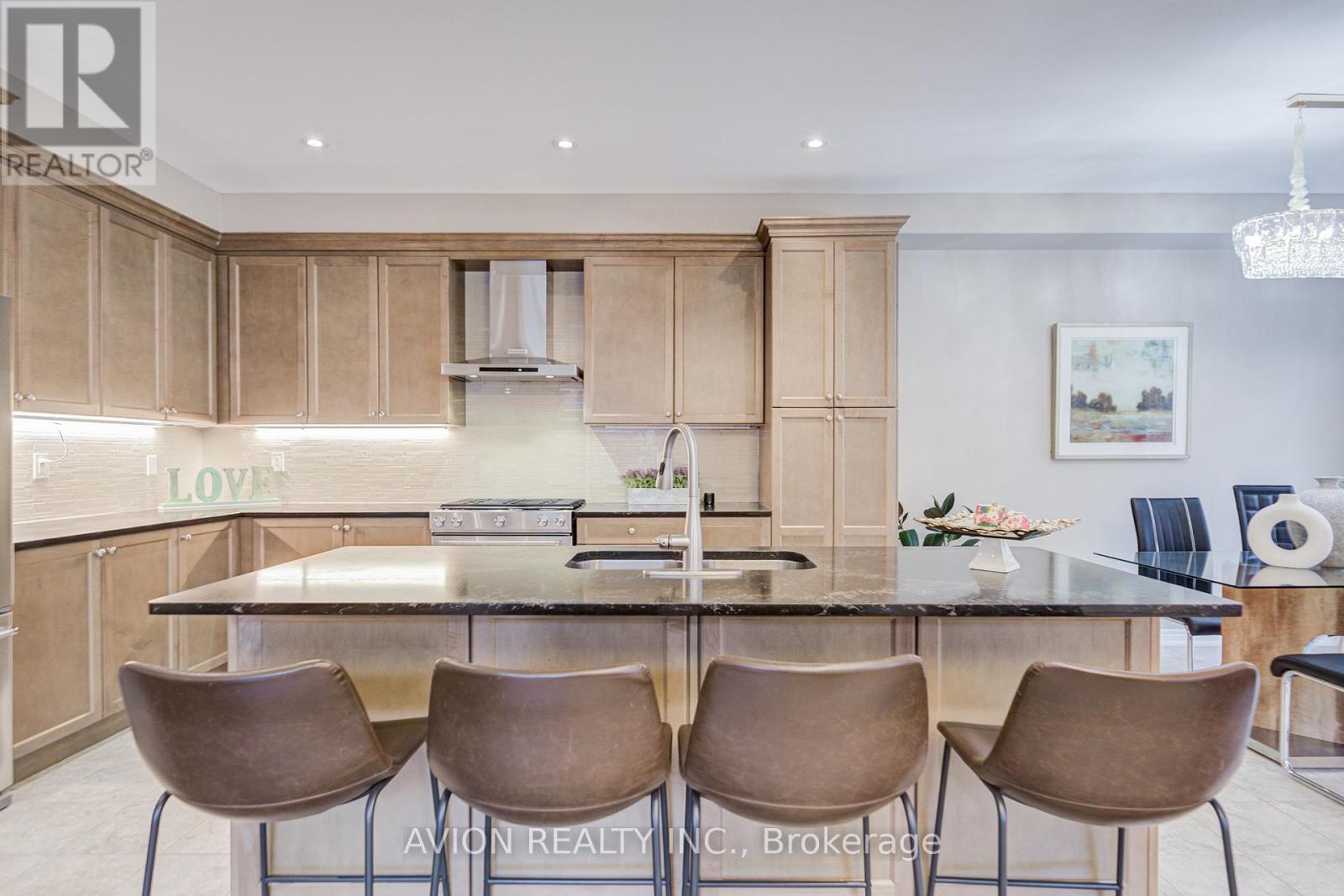 16 Callisto Lane, Richmond Hill, Ontario  L4C 4Z2 - Photo 10 - N12707800