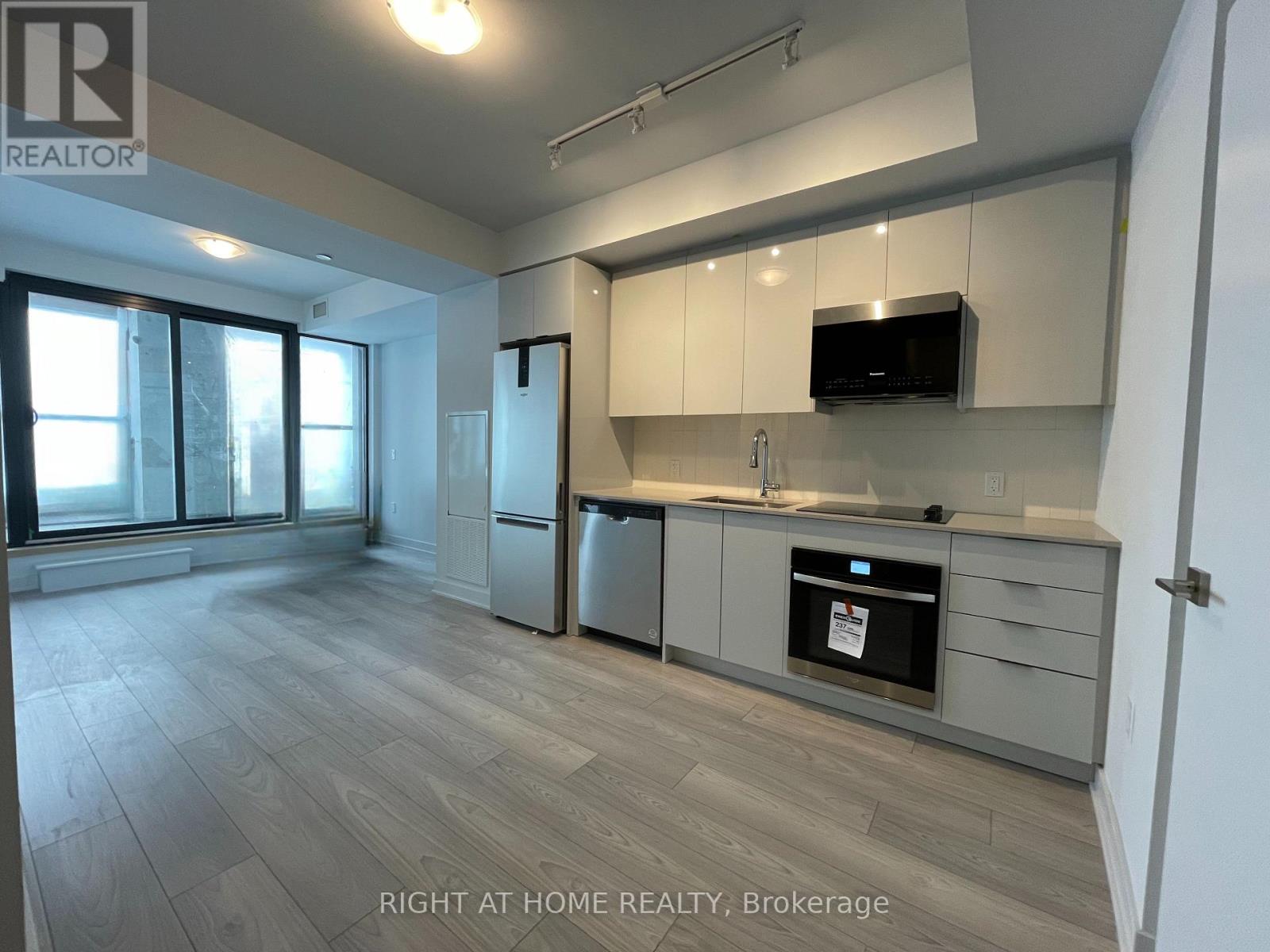 4403 - 2920 Highway 7 W, Vaughan, Ontario  L4K 0P4 - Photo 2 - N12707806