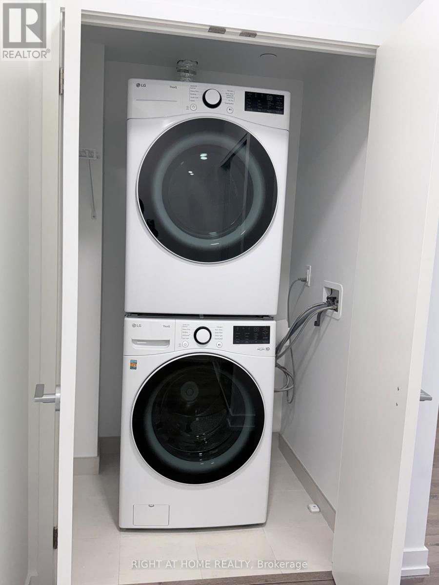 3102 - 395 Square One Drive, Mississauga, Ontario  L5B 0P6 - Photo 3 - W12707774