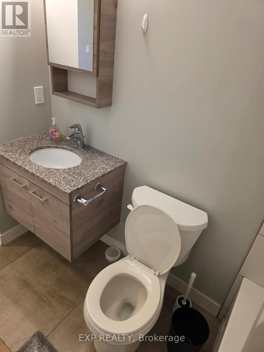 T204-(Room B) - 62 Balsam Street N, Waterloo, Ontario  N2L 3H2 - Photo 17 - X12707754