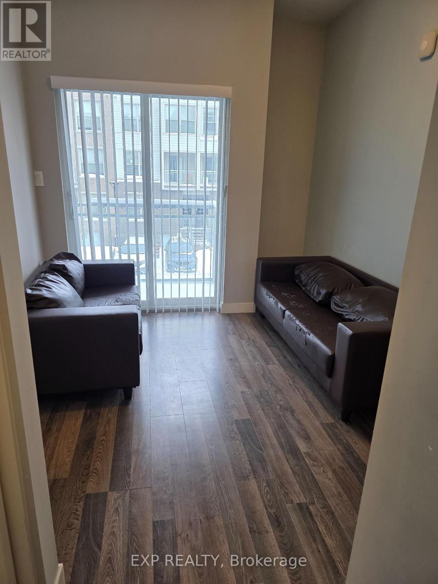 T204-(Room B) - 62 Balsam Street N, Waterloo, Ontario  N2L 3H2 - Photo 9 - X12707754