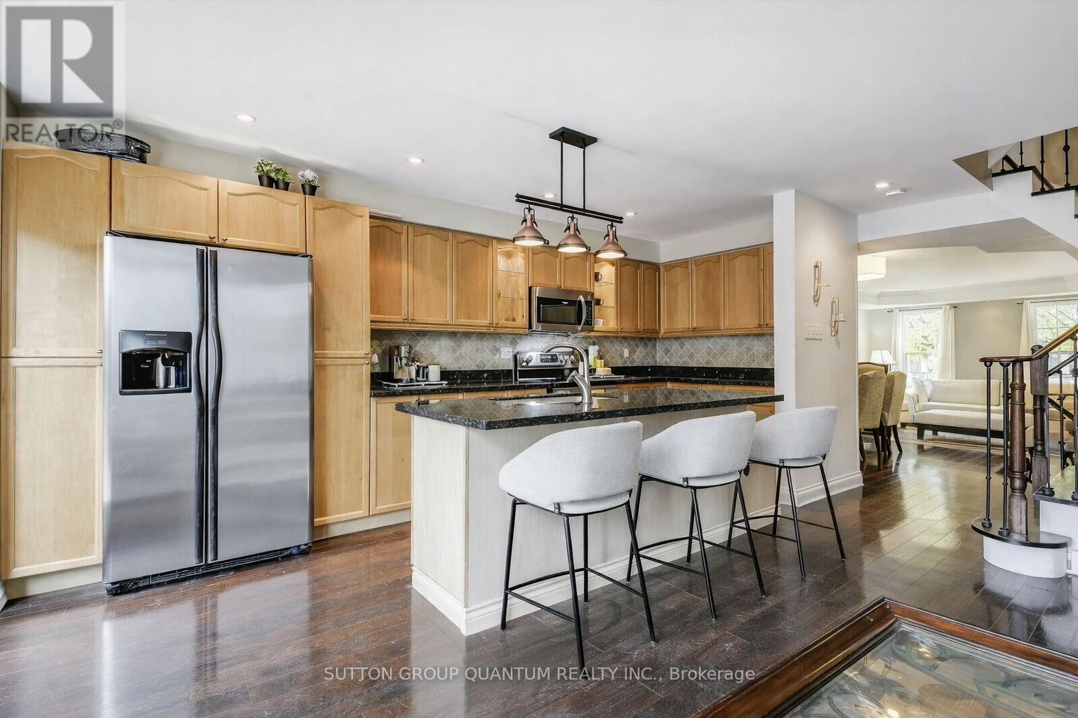 187 Gatwick Drive, Oakville, Ontario  L6H 6T6 - Photo 5 - W12707842