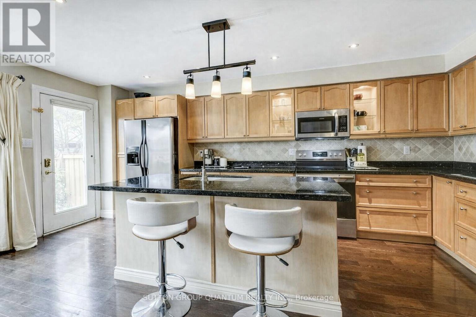 187 Gatwick Drive, Oakville, Ontario  L6H 6T6 - Photo 6 - W12707842