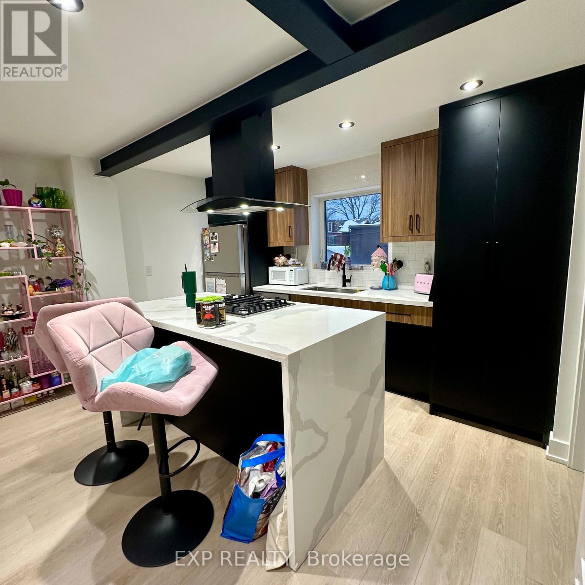 Upper - 24 St Clair Gardens, Toronto, Ontario  M6E 3V4 - Photo 11 - W12707904