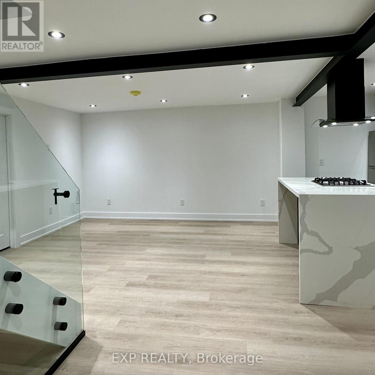 Upper - 24 St Clair Gardens, Toronto, Ontario  M6E 3V4 - Photo 13 - W12707904