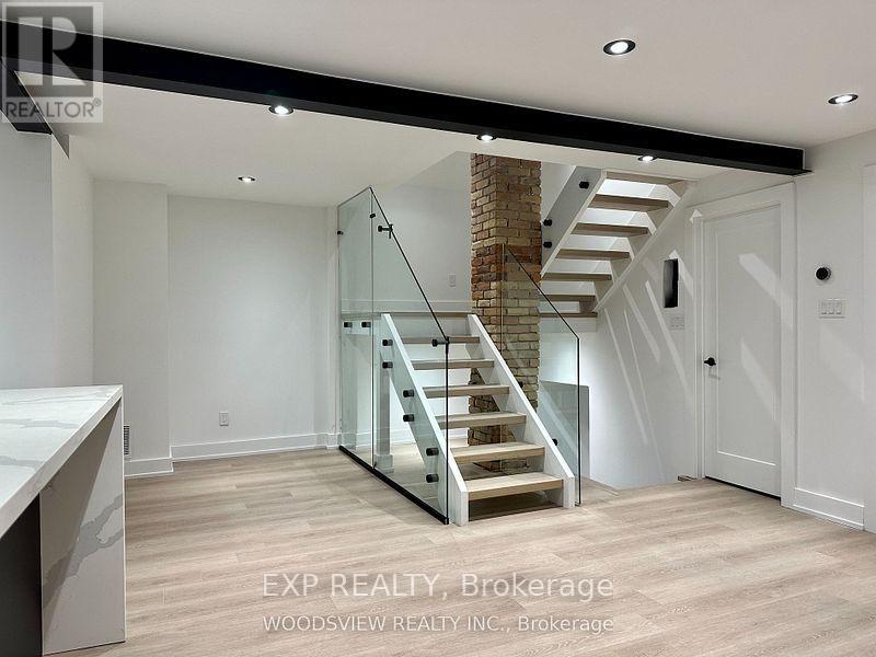 Upper - 24 St Clair Gardens, Toronto, Ontario  M6E 3V4 - Photo 14 - W12707904