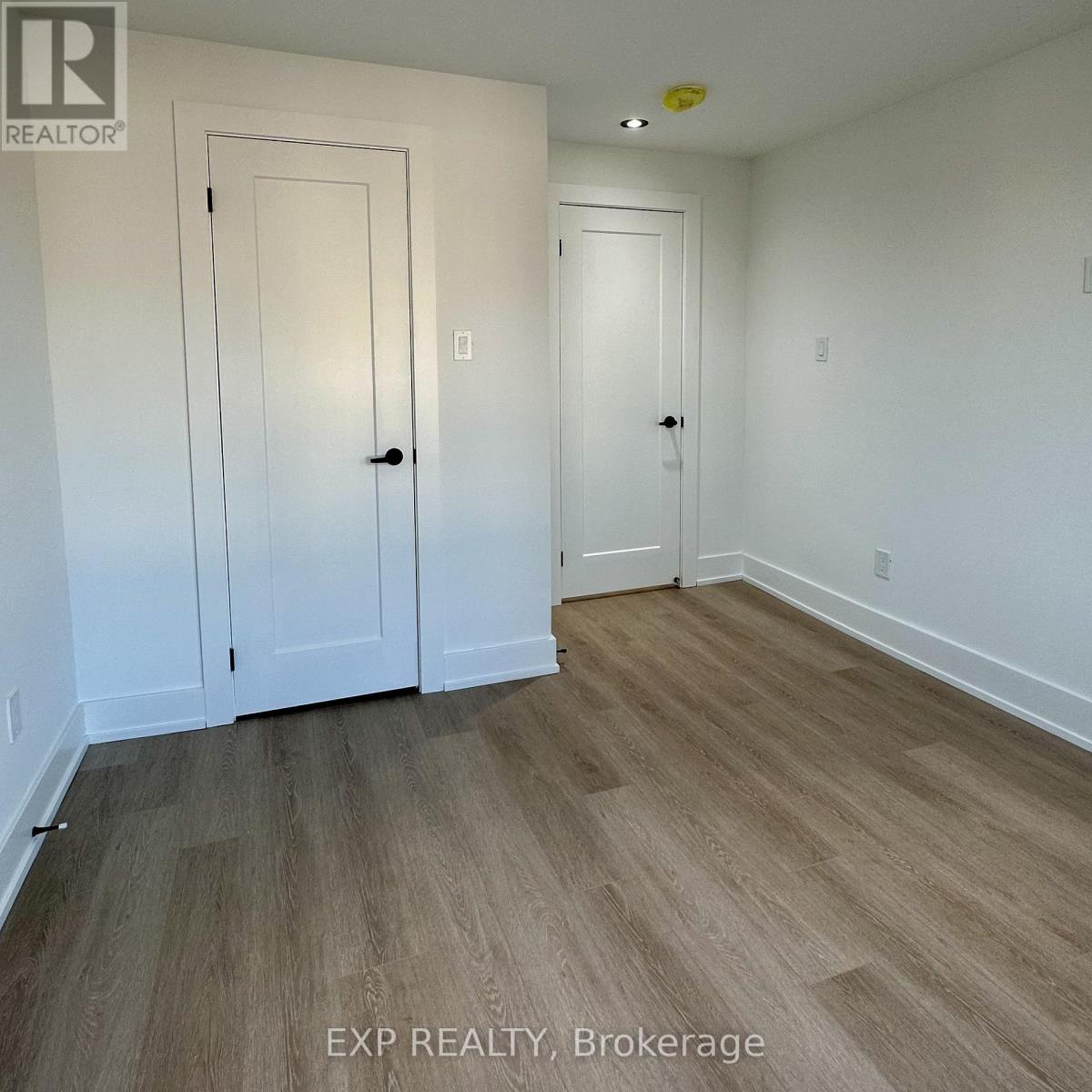 Upper - 24 St Clair Gardens, Toronto, Ontario  M6E 3V4 - Photo 16 - W12707904