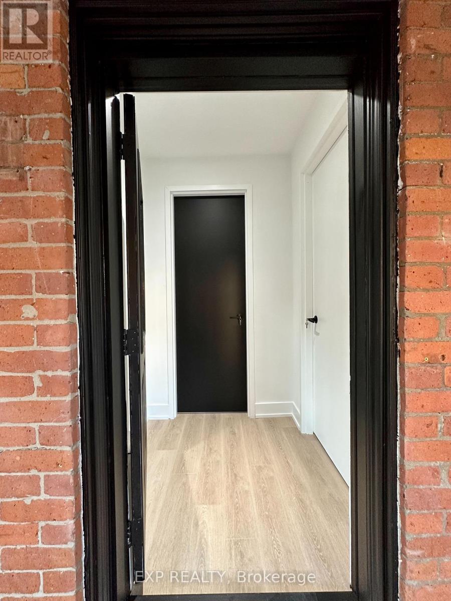 Upper - 24 St Clair Gardens, Toronto, Ontario  M6E 3V4 - Photo 2 - W12707904