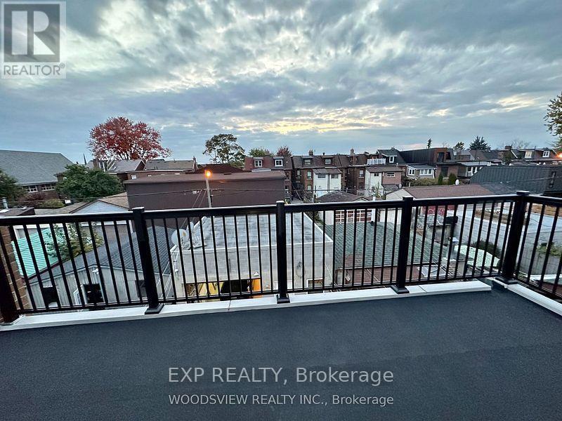 Upper - 24 St Clair Gardens, Toronto, Ontario  M6E 3V4 - Photo 26 - W12707904