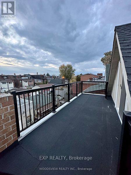 Upper - 24 St Clair Gardens, Toronto, Ontario  M6E 3V4 - Photo 27 - W12707904