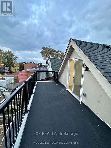 Upper - 24 St Clair Gardens, Toronto, Ontario  M6E 3V4 - Photo 28 - W12707904