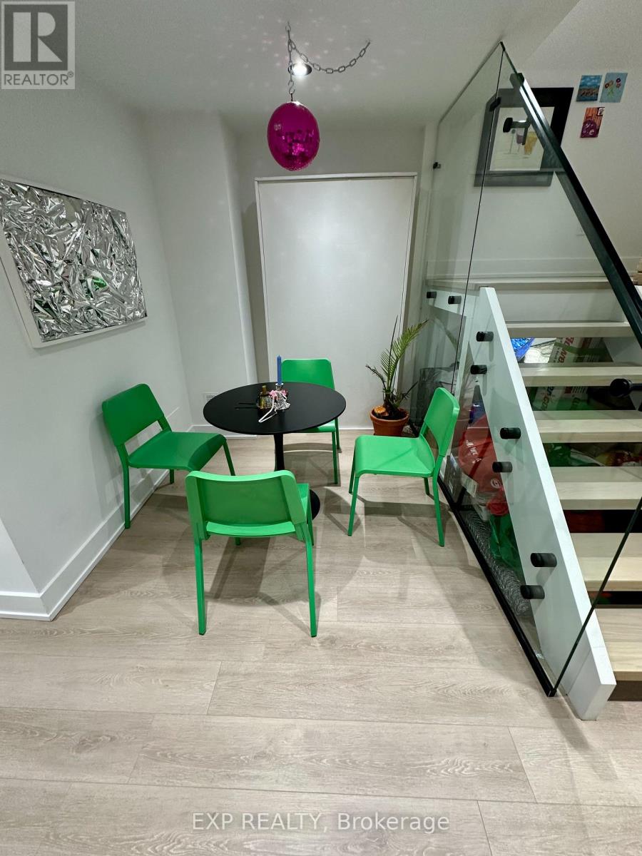 Upper - 24 St Clair Gardens, Toronto, Ontario  M6E 3V4 - Photo 5 - W12707904