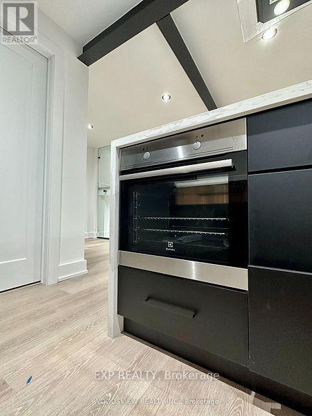 Upper - 24 St Clair Gardens, Toronto, Ontario  M6E 3V4 - Photo 9 - W12707904