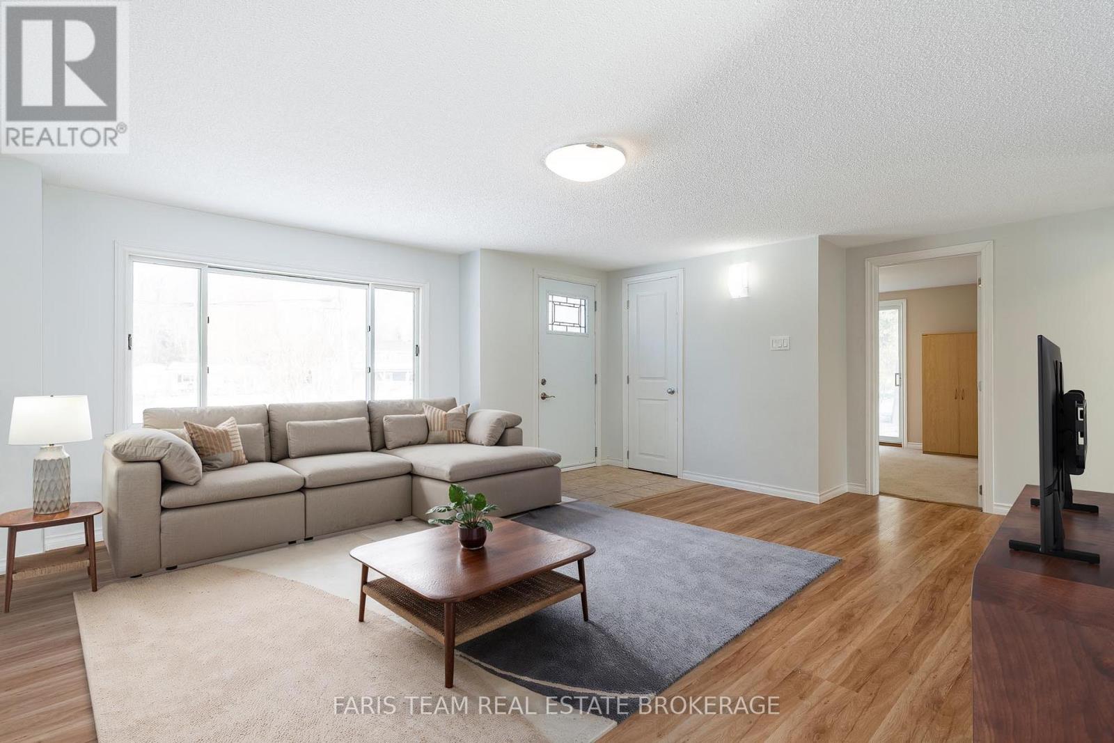 25 Ayling Reid Court, Wasaga Beach, Ontario  L9Z 2G5 - Photo 10 - S12691604