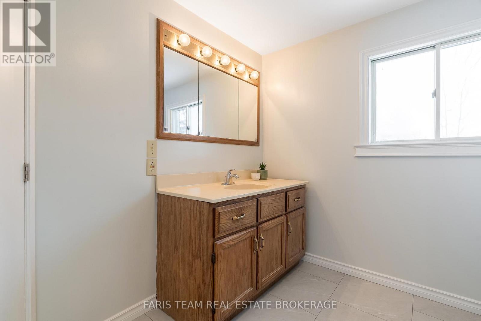 25 Ayling Reid Court, Wasaga Beach, Ontario  L9Z 2G5 - Photo 20 - S12691604