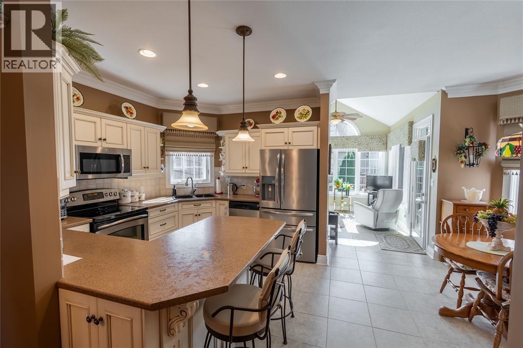 6746 St Andrews Circle, Plympton-Wyoming, Ontario  N0N 1E0 - Photo 11 - 26000834